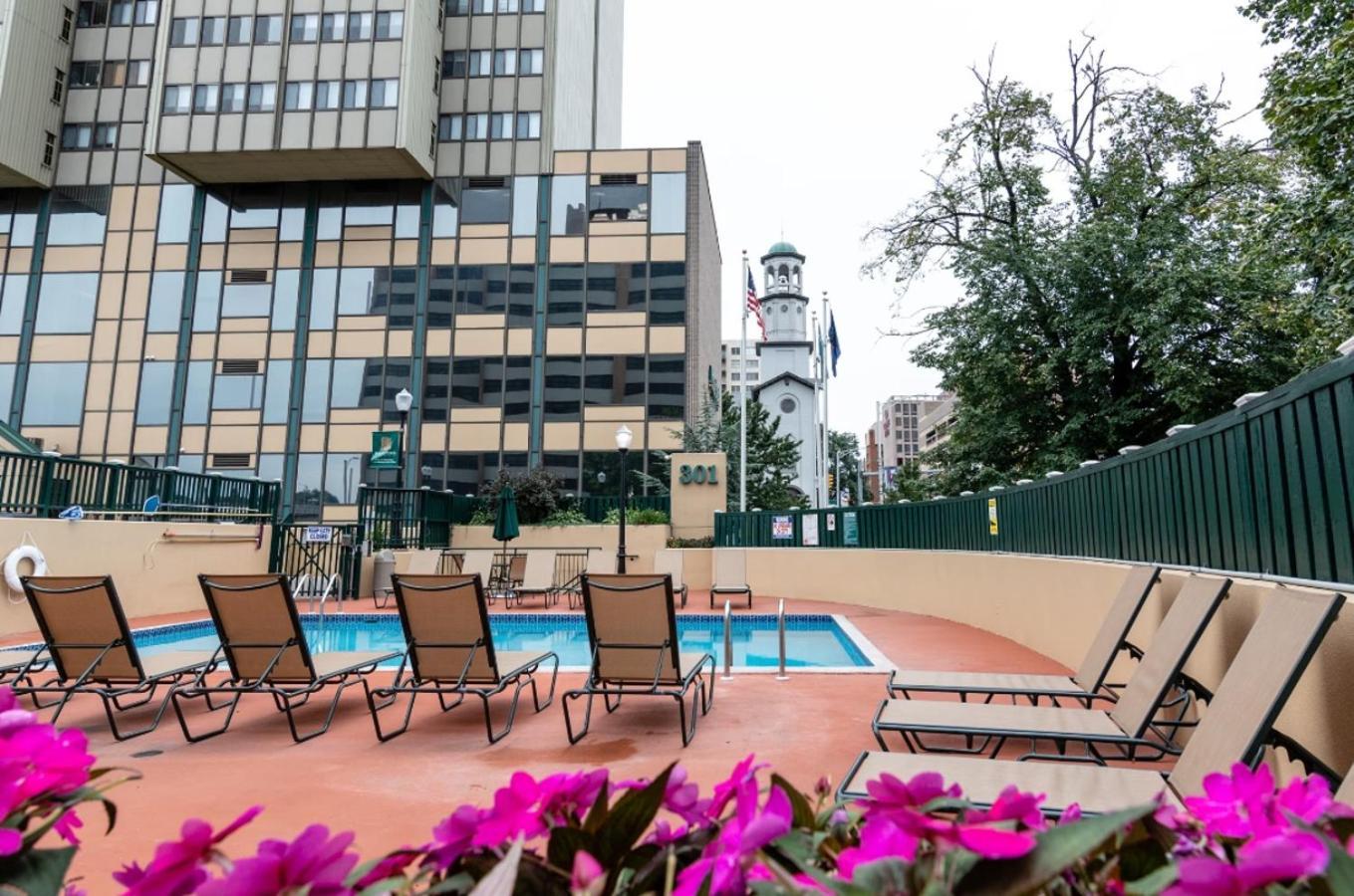 Pp 1111 Modern Corporate 1br, Pool, Gym Apartment *